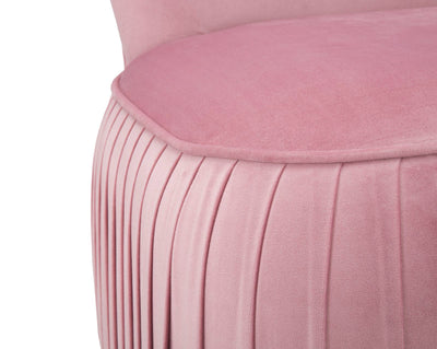 poltrona da camera in tessuto plissetato rosa