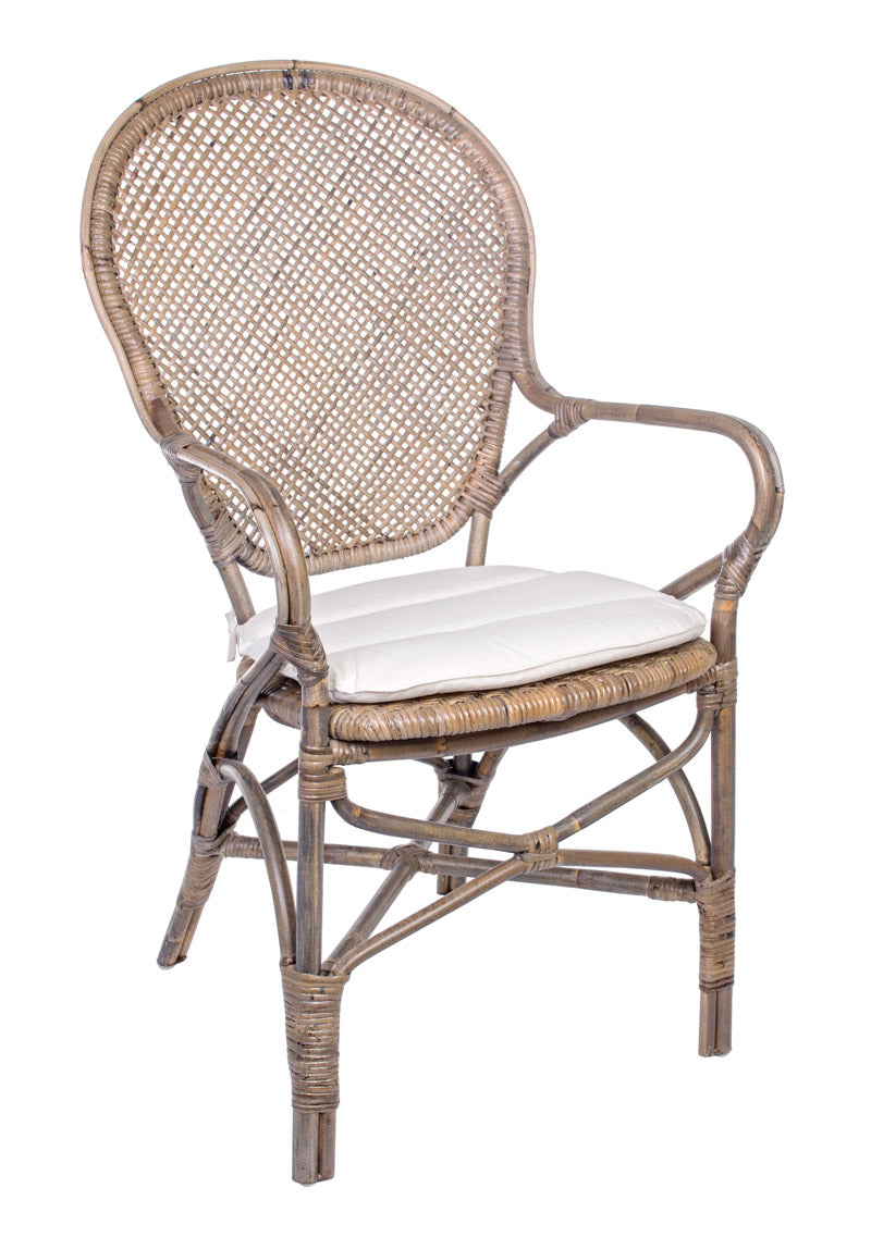 poltrona classica in rattan colore naturale