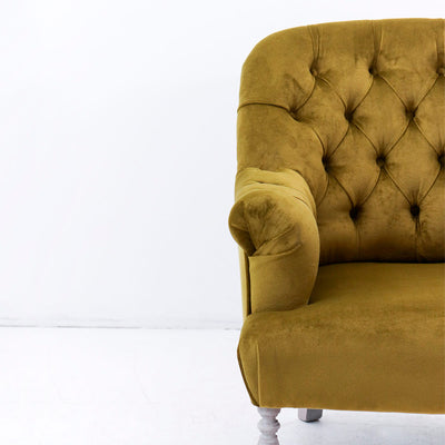 Poltrona da camera in velluto con gambe in legno massello cm 70x70x82h - vari colori