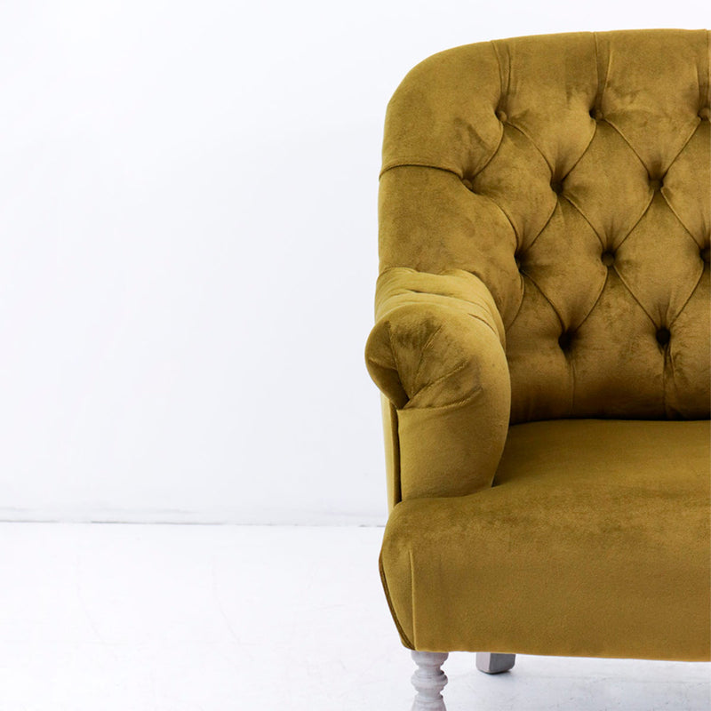 Poltrona da camera in velluto con gambe in legno massello cm 70x70x82h - vari colori