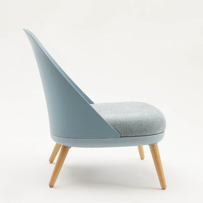 Poltrona design imbottita struttura in polipropilene e legno cm 70x66x75h - vari colori