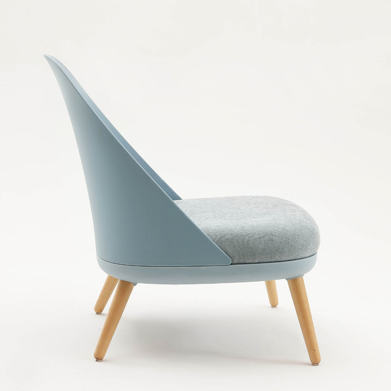 Poltrona design imbottita struttura in polipropilene e legno cm 70x66x75h - vari colori