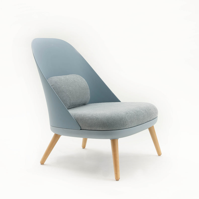 Poltrona design imbottita struttura in polipropilene e legno cm 70x66x75h - vari colori