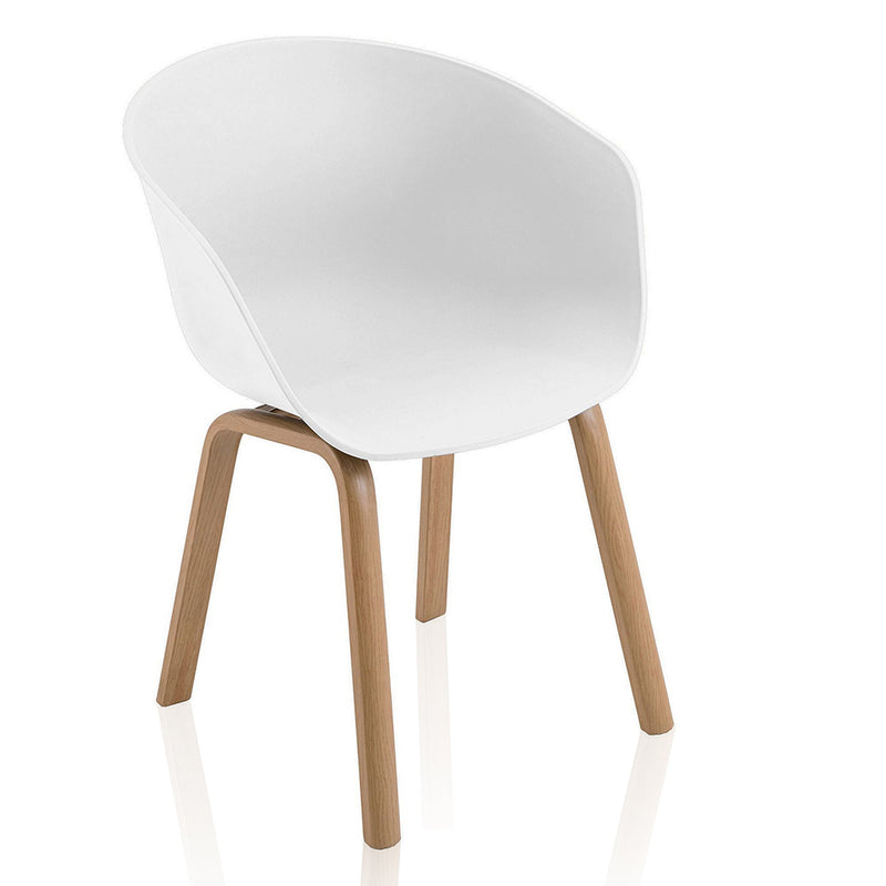 poltroncina moderna in polipropilene bianco e gambe in metallo