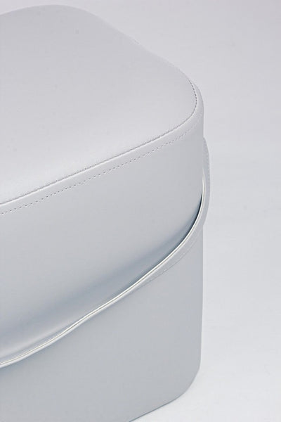 pouf moderno in similpelle con manico colore grigio chiaro
