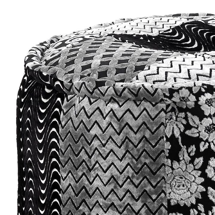 Pouf moderno tondo rivestito in tessuto patchwork bianco e nero cm Ø 50x30h