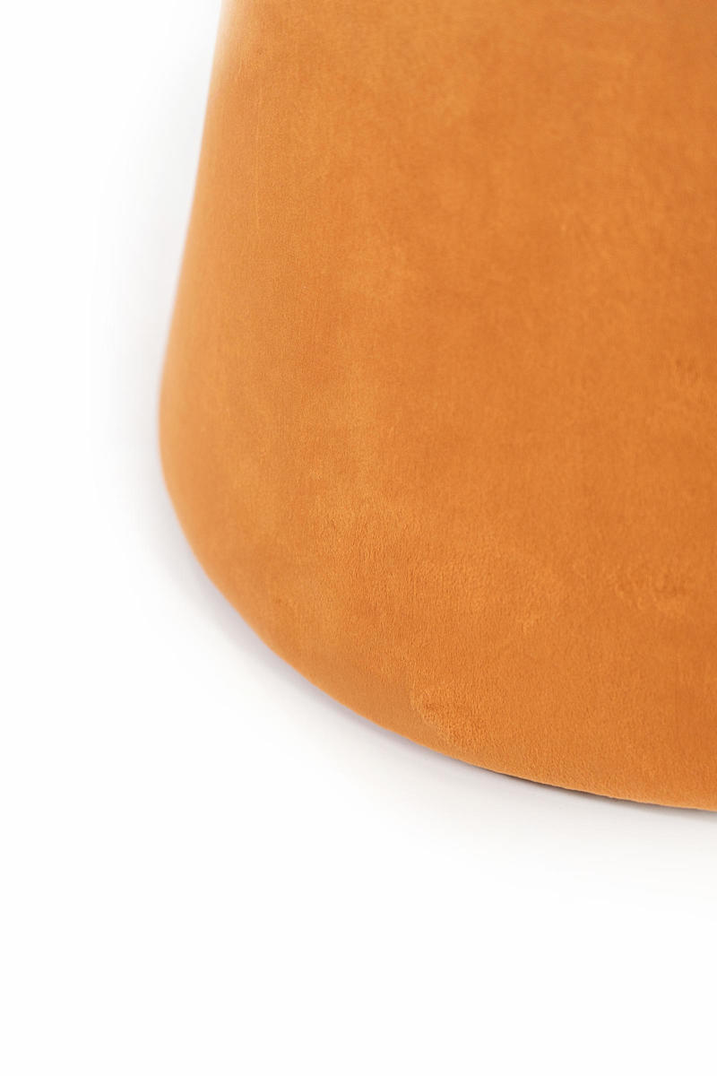 pouf moderno rivestito in velluto colore arancio