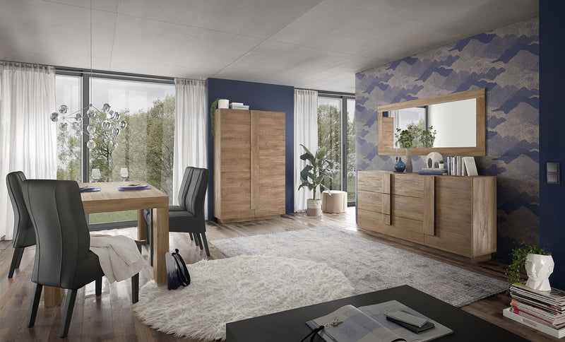 Guatemala - Sala completa da pranzo moderna con tavolo credenza e madia alta in legno