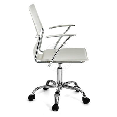 sedia da ufficio con braccioli in similpelle bianco e base in metallo cromato