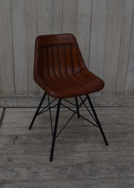 Sedia vintage in pelle con struttura in metallo cm 46x49x79h