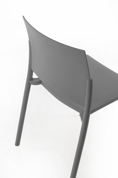 sedia moderna in polipropilene colore grigio chiaro