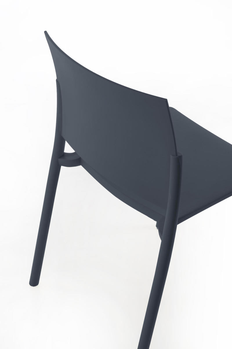 sedia moderna in polipropilene colore grigio scuro