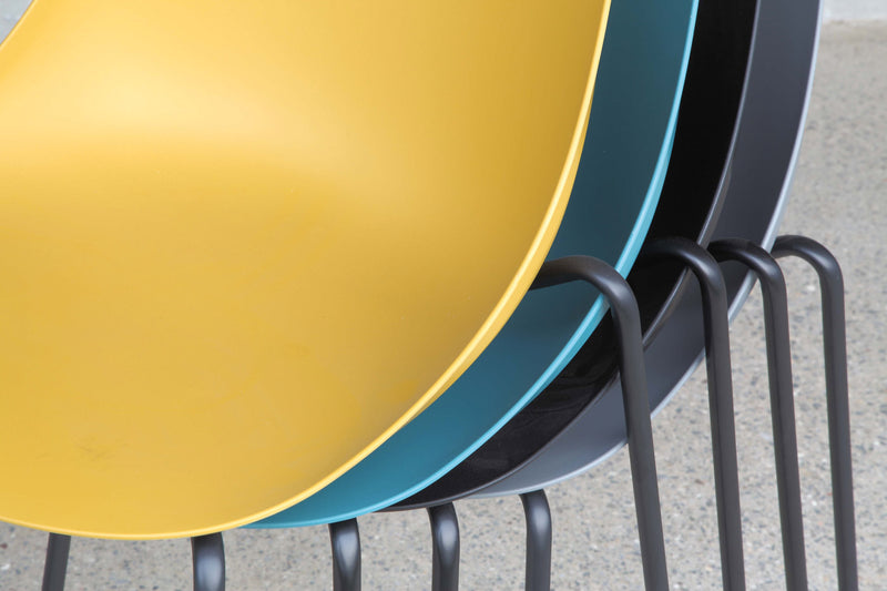 Idol - Set da 4 Sedia scocca in polipropilene gambe in metallo cm 53x55x97h - vari colori