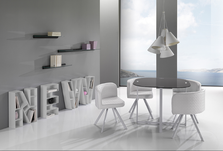 Set tavolo e 4 sedia design moderno gambe in metallo piano tavolo in vetro