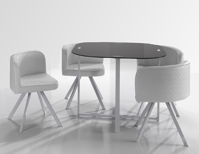 Set tavolo e 4 sedia design moderno gambe in metallo piano tavolo in vetro