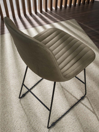 Set da 4 Sgabello moderno in metallo verniciato seduta in ecopelle cm 49x53x98h - vari colori