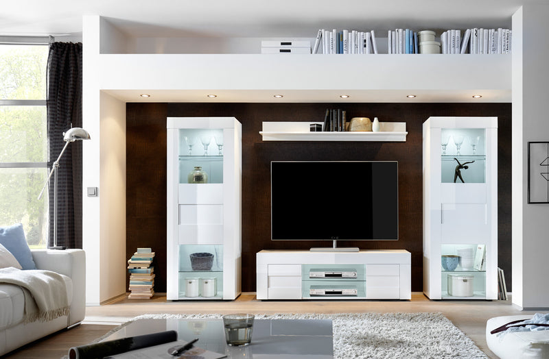 soggiorno a parete in legno due vetrina e mobile tv bianco