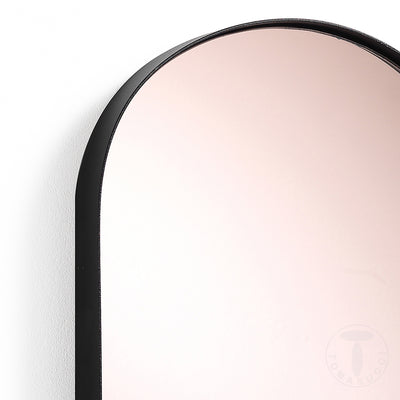 Specchio ovale moderno da parete colorato rosa cornice in acciaio nero cm 25x3x55h