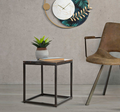 Tavolino cubo basso in legno di acacia base in metallo nero cm 40x40x45h