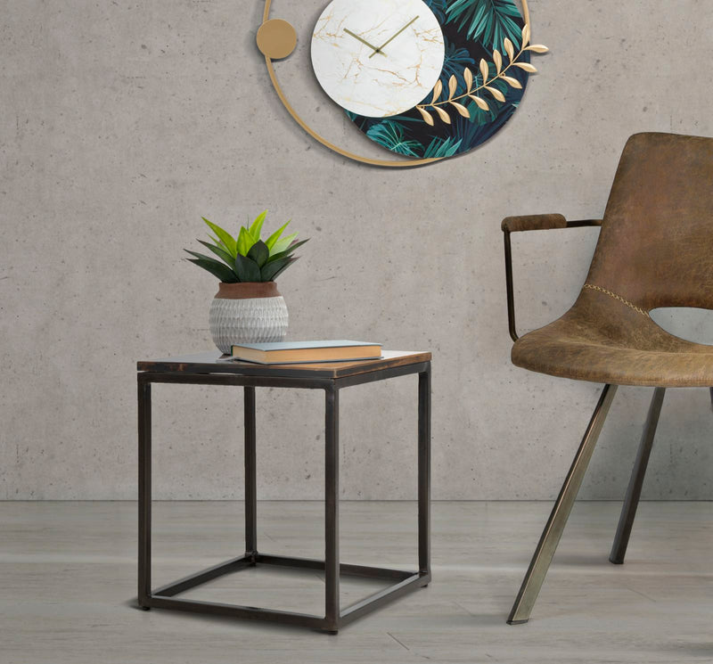 Tavolino cubo basso in legno di acacia base in metallo nero cm 40x40x45h