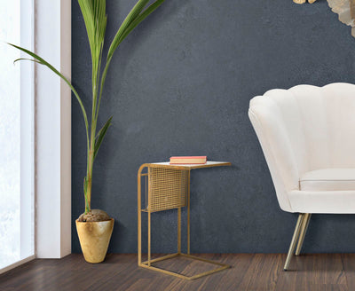 Tavolino angolare da salotto con portariviste in metallo dorato piano effetto marmo cm 46x35x65h