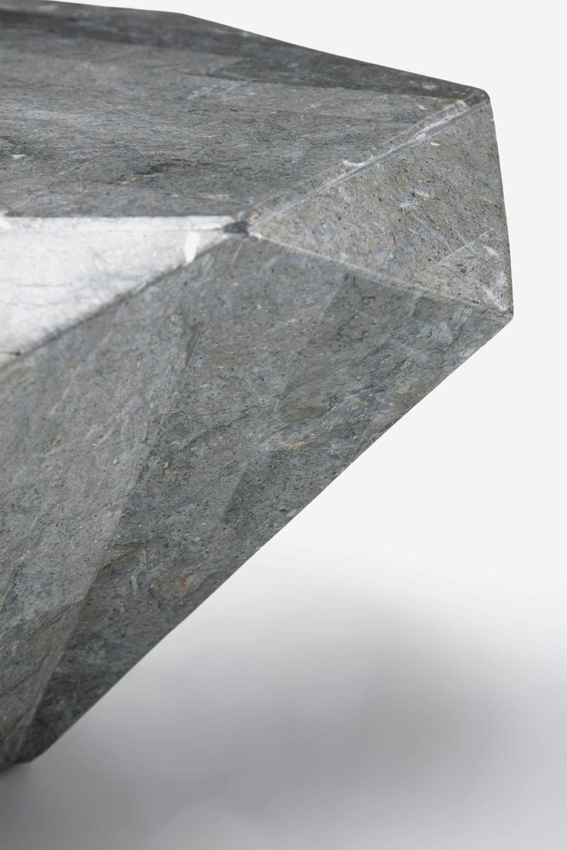 tavolino design da salotto pietra fossile colore grigio