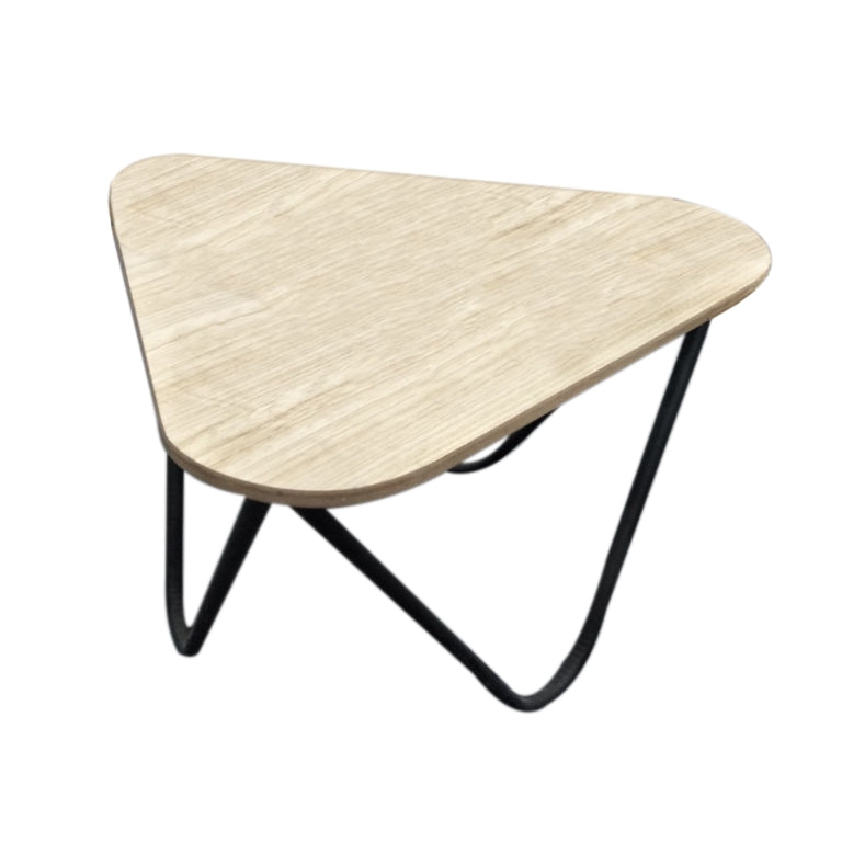 Tavolino basso triangolare con piano in legno e base in metallo colore nero cm 52X49x44h