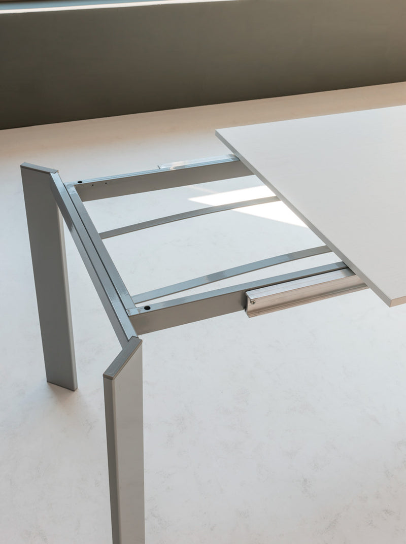 Selig - Tavolo design allungabile gambe in metallo piano in vetro o ceramica - vari modelli