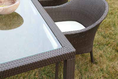 Tavolo da giardino polyrattan con piano in vetro cm 200x100x74h - vari colori