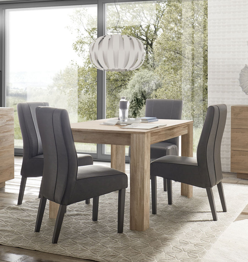 Guatemala - Sala completa da pranzo moderna con tavolo credenza e madia alta in legno