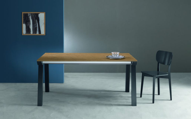 tavolo da pranzo Genius struttura frassino tinto grigio ardesia RAL 7015 piano nobilitato tavolato quercia 200