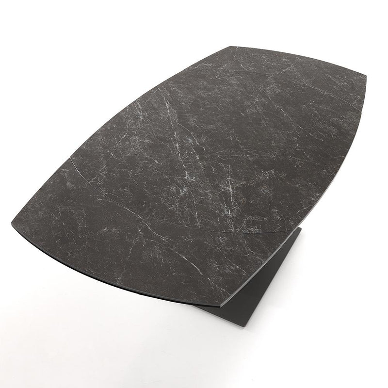 tavolo moderno allungabile base in acciaio piano in vetro e ceramica effetto marmo colore nero