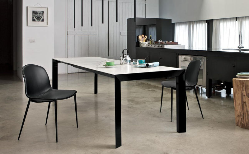 tavolo piano in supermarmo struttura M327 nero profondo piano CM001A SuperMarmo bianco statuario
