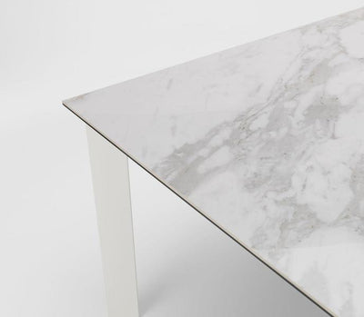 Account - Tavolo allungabile in metallo piano in ceramica effetto marmo cm 90x140/220x75h