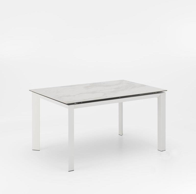 Account - Tavolo allungabile in metallo piano in ceramica effetto marmo cm 90x140/220x75h