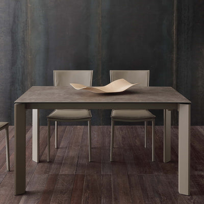 Tavolo allungabile con piano in vetro ceramica colore fango