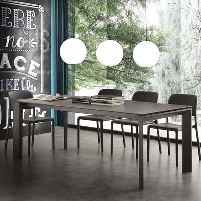 tavolo design allungabile moderno con piano in vetro ceramica colore grigio